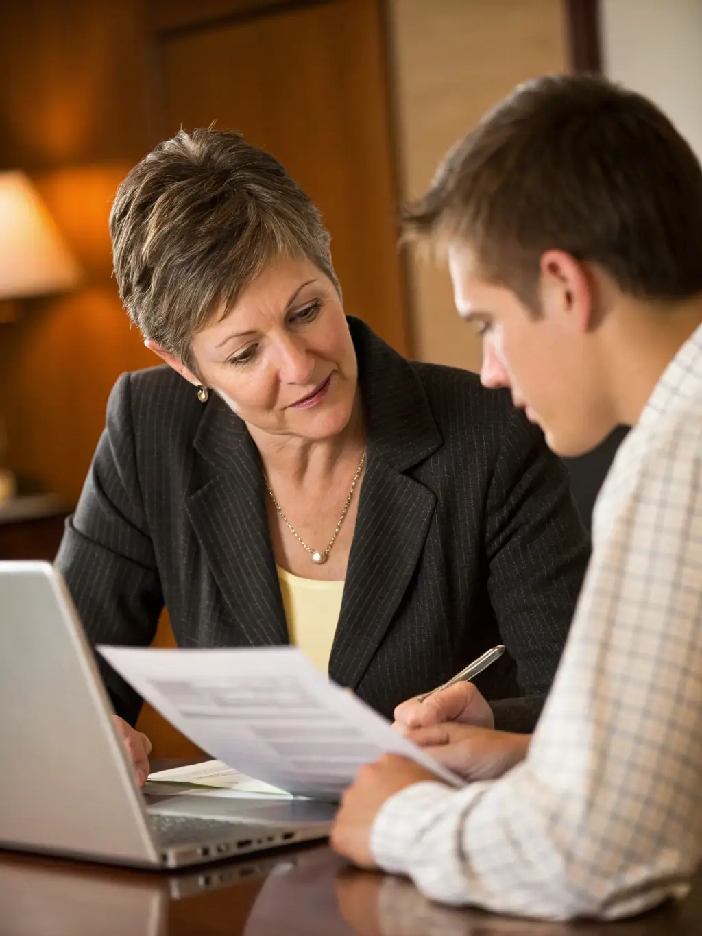 A photo of a licensed insurance advisor patiently explaining policy details to a parent, emphasizing the clarity and support provided by Guardian Plans.